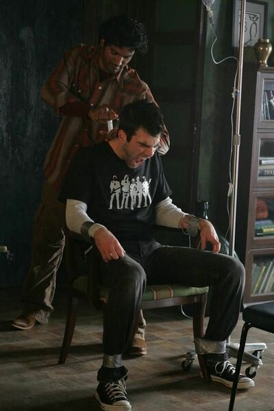 Fichier:1x18 MohinderSylar.jpg