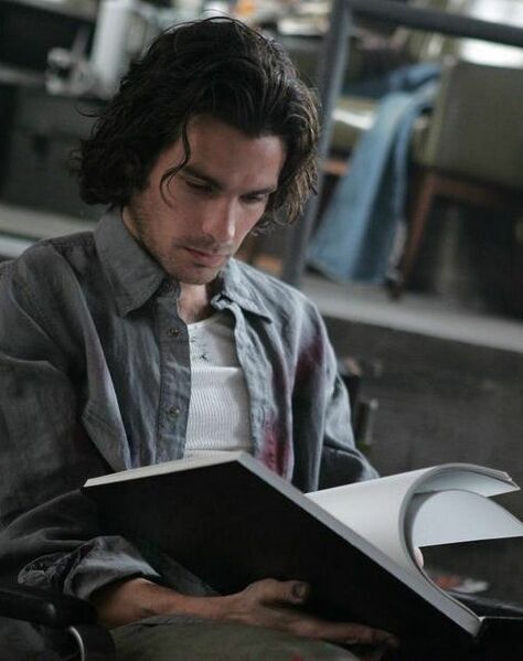 Fichier:1x18 IsaacLit.jpg
