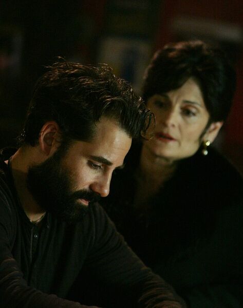 Fichier:2x01 NathanAngela.jpg