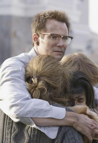 Fichier:1x17 NoahFamille.jpg