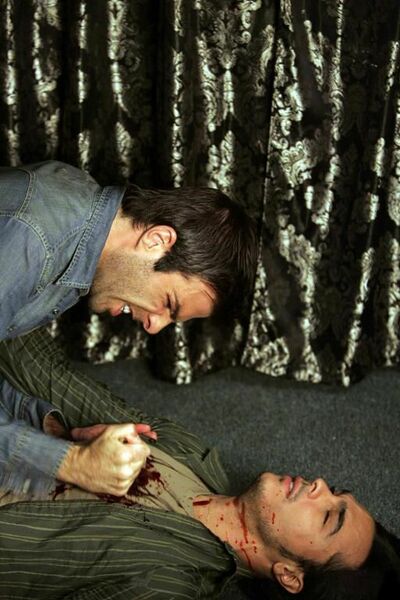 Fichier:2x10 SylarTueAlejandro.jpg