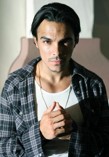Fichier:2x08 Alejandro.jpg