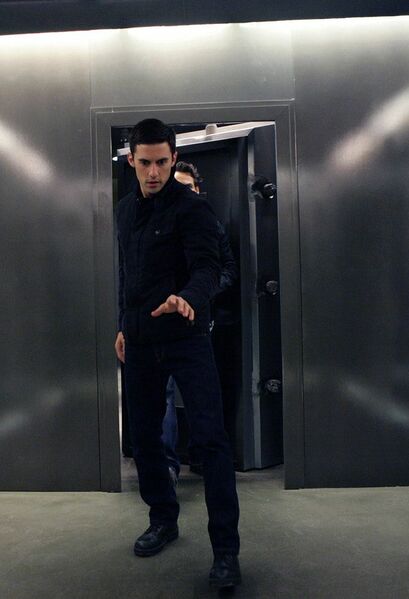 Fichier:2x11 Peter.jpg