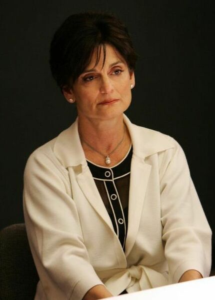 Fichier:2x02 Angela.jpg