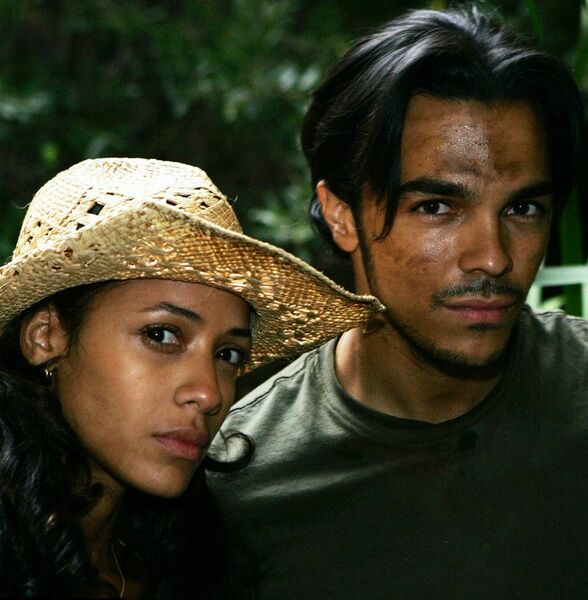 Fichier:2x01 MayaAlejandro.jpg