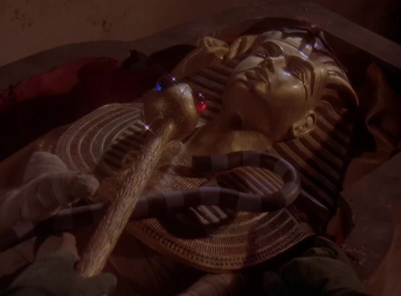 Fichier:Sarcophage du Neuvième Seigneur de Kobol.jpg