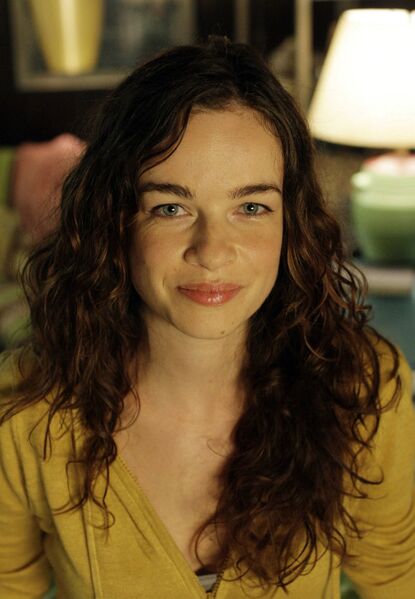 Fichier:2x05 Caitlin.jpg