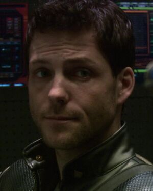 Lee Adama dans 33 minutes.jpg