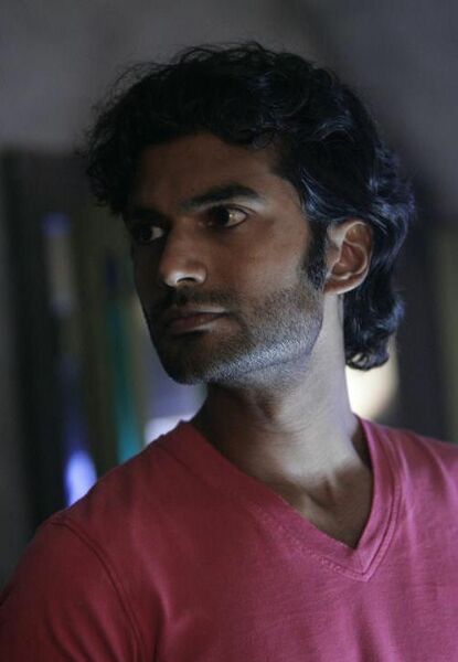 Fichier:1x13 Mohinder2.jpg