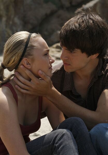 Fichier:2x03 BaiserClaireWest2.jpg