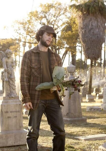 Fichier:1x16 TedGrave.jpg