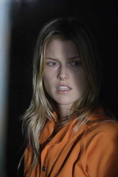 Fichier:1x12 NikiPrison.jpg