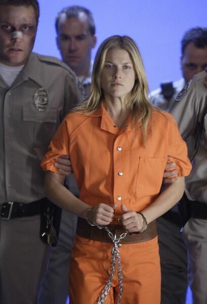 Fichier:1x12 NikiPrison3.jpg