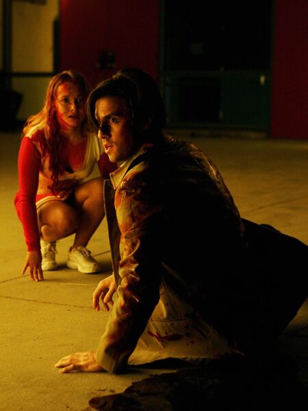 Fichier:1x09 ClairePeterChute.jpg