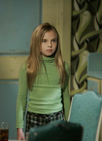Fichier:2x07 Molly.jpg