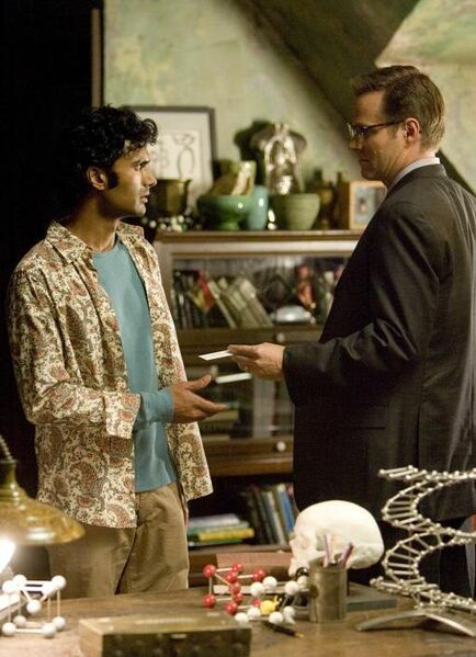 Fichier:1x12 MohinderNoah.jpg